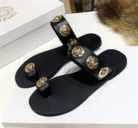 versace sandals 2021.